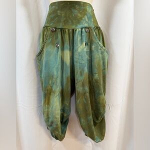 NWOT CROSSFOX limited edition MEDIUM tempest breeches greens and blues